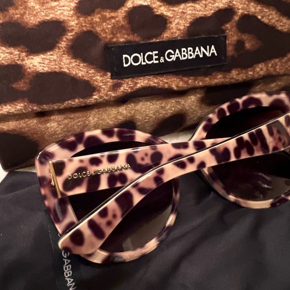 Authentic Leopard Dolce and Gabbana Sunglasses - Picture 4 of 8